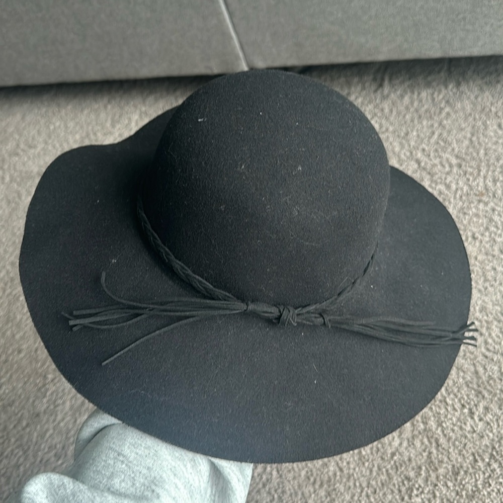 Black flat brim hat with rope detail